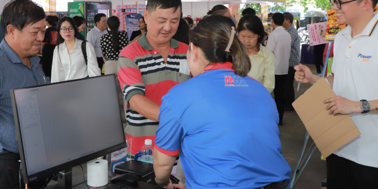 [Quận 10] Không Khí Nhộn Nhịp Tại Lễ Khai Mạc Chương Trình Bán Hàng Lưu Động – Bình Ổn Thị Trường 2024