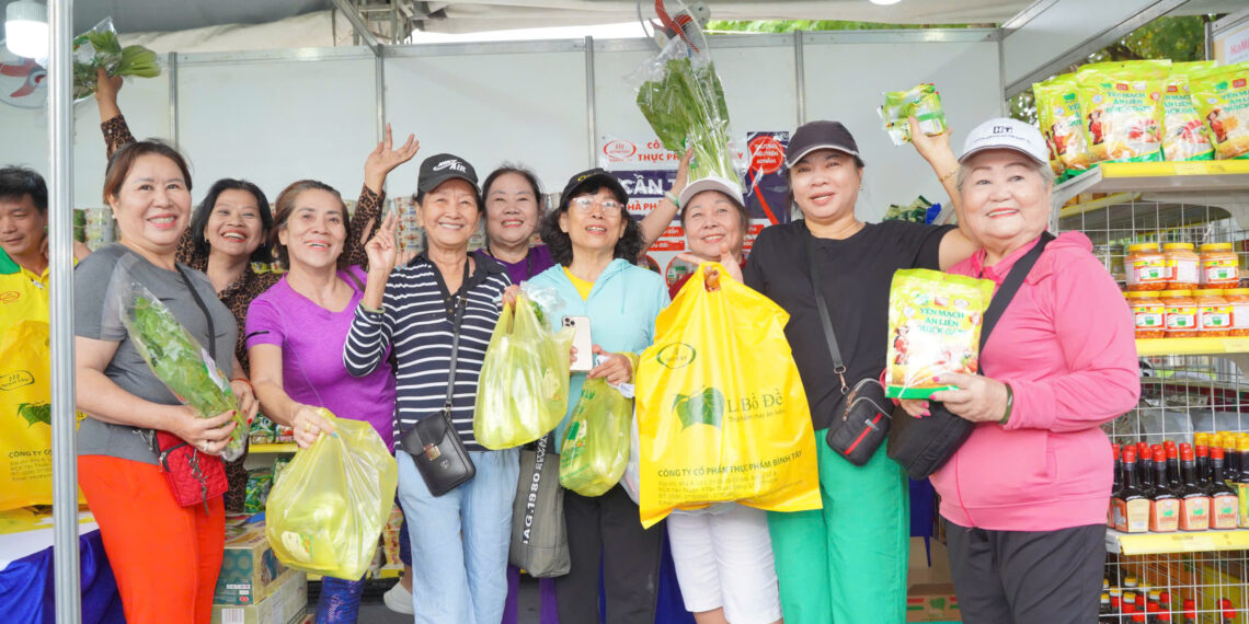 Khởi Đầu Sôi Động Của Chương Trình Bán Hàng Lưu Động – Bình Ổn Thị Trường Tết 2025 Với Lễ Ra Quân Tại Quận 4